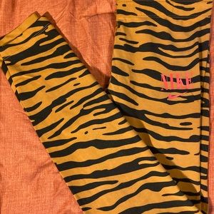 Medium Nike leggings